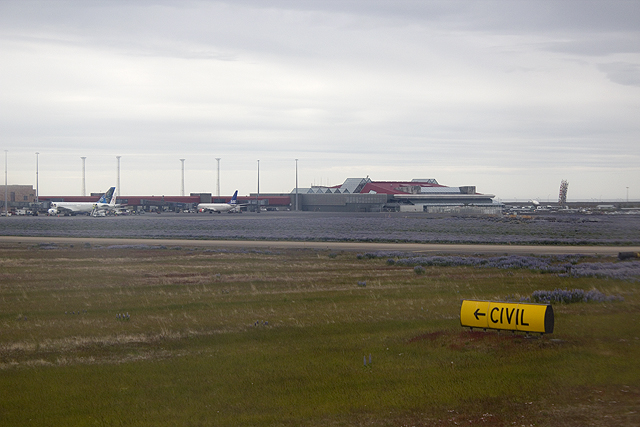 2011-06-26_19-19-37 island.jpg - Flughafen Reykjanes